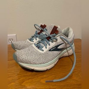 Brooks Trace Womens 7.5 sneakers running shoes